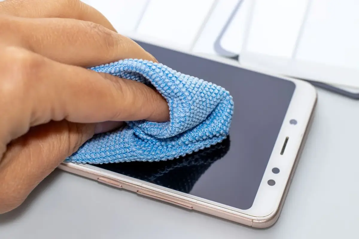 Kaip teisingai nuvalyti telefoną