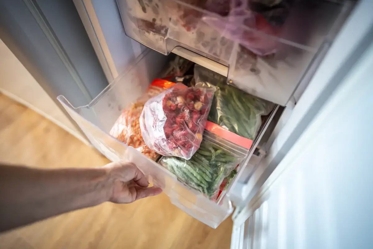 Niekada neturėtumėte dėti šių maisto produktų į šaldiklį