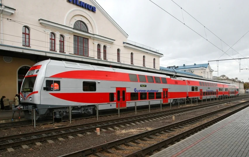 Lietuvos geležinkeliai traukinys