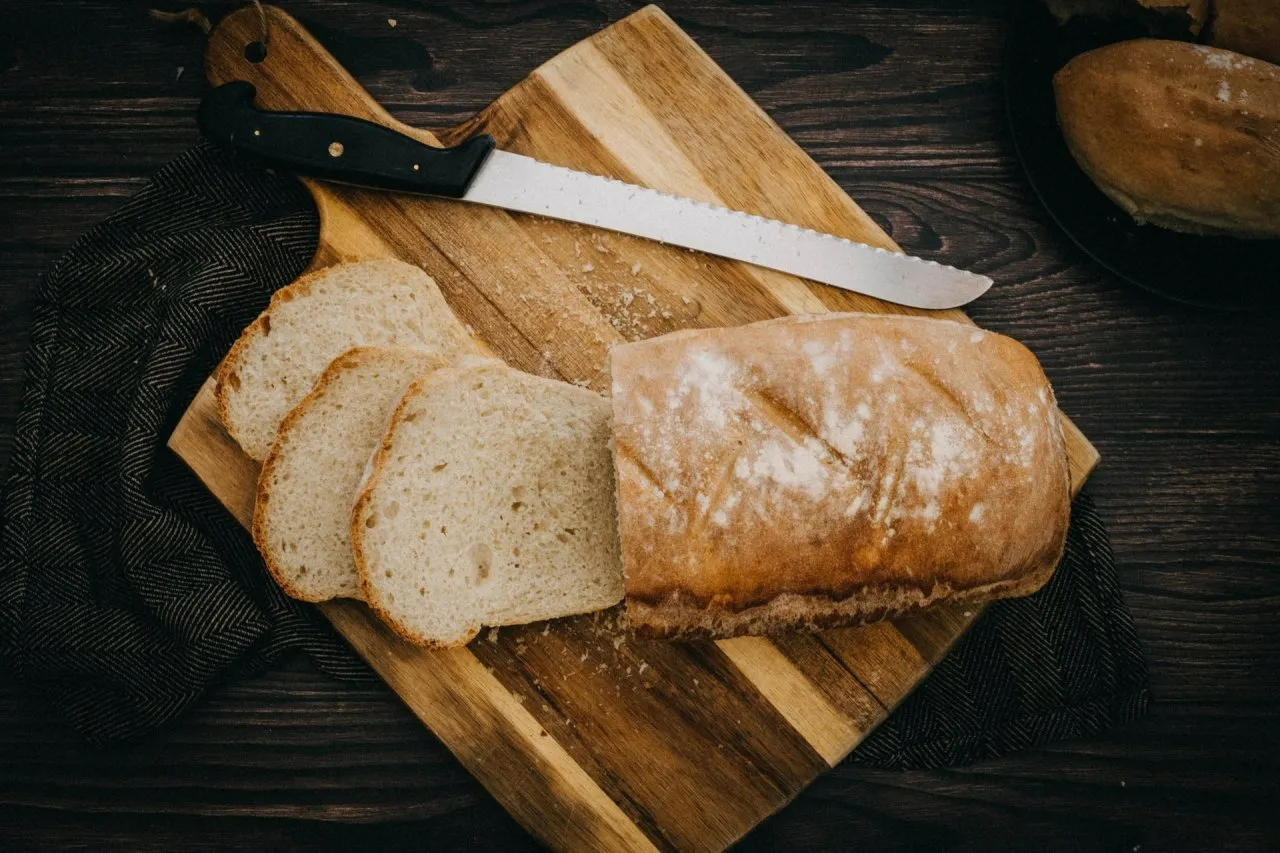 Kaip teisingai raikyti duoną