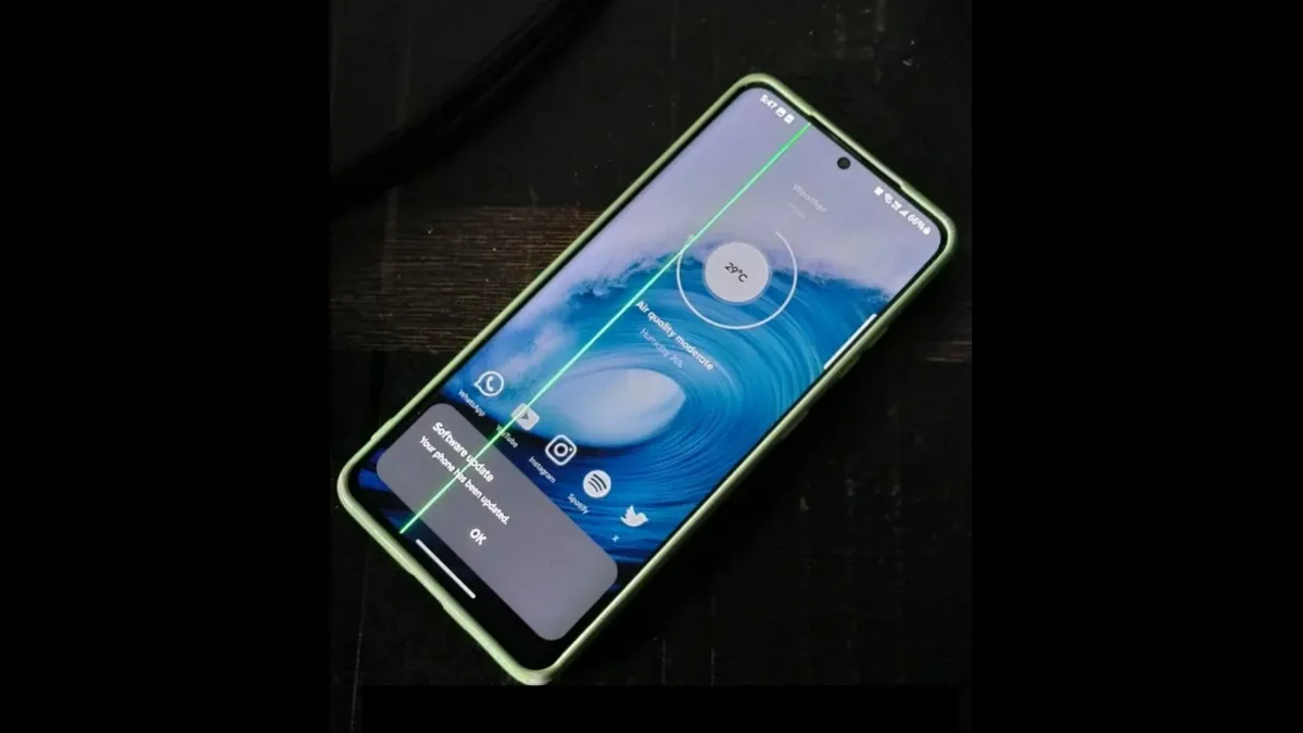„Samsung Galaxy“ vartotojai praneša, kad ekrane pasirodo žalia linija