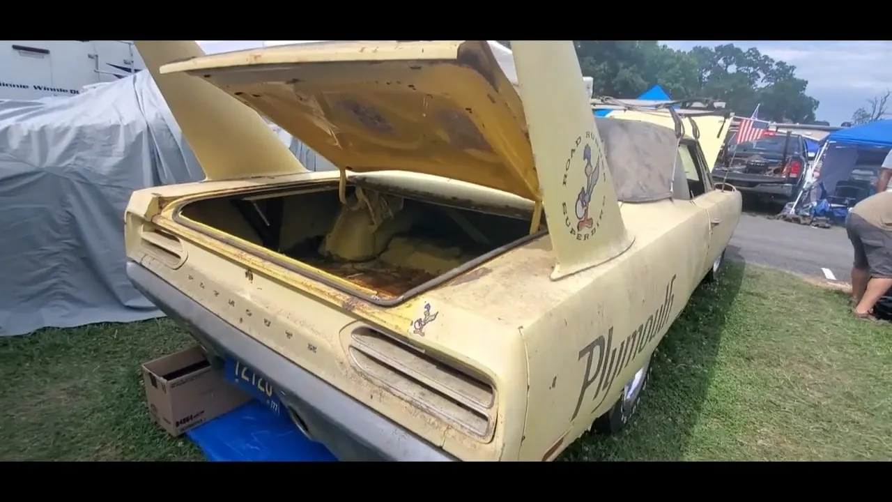 Plymouth Road Runner Superbird 3