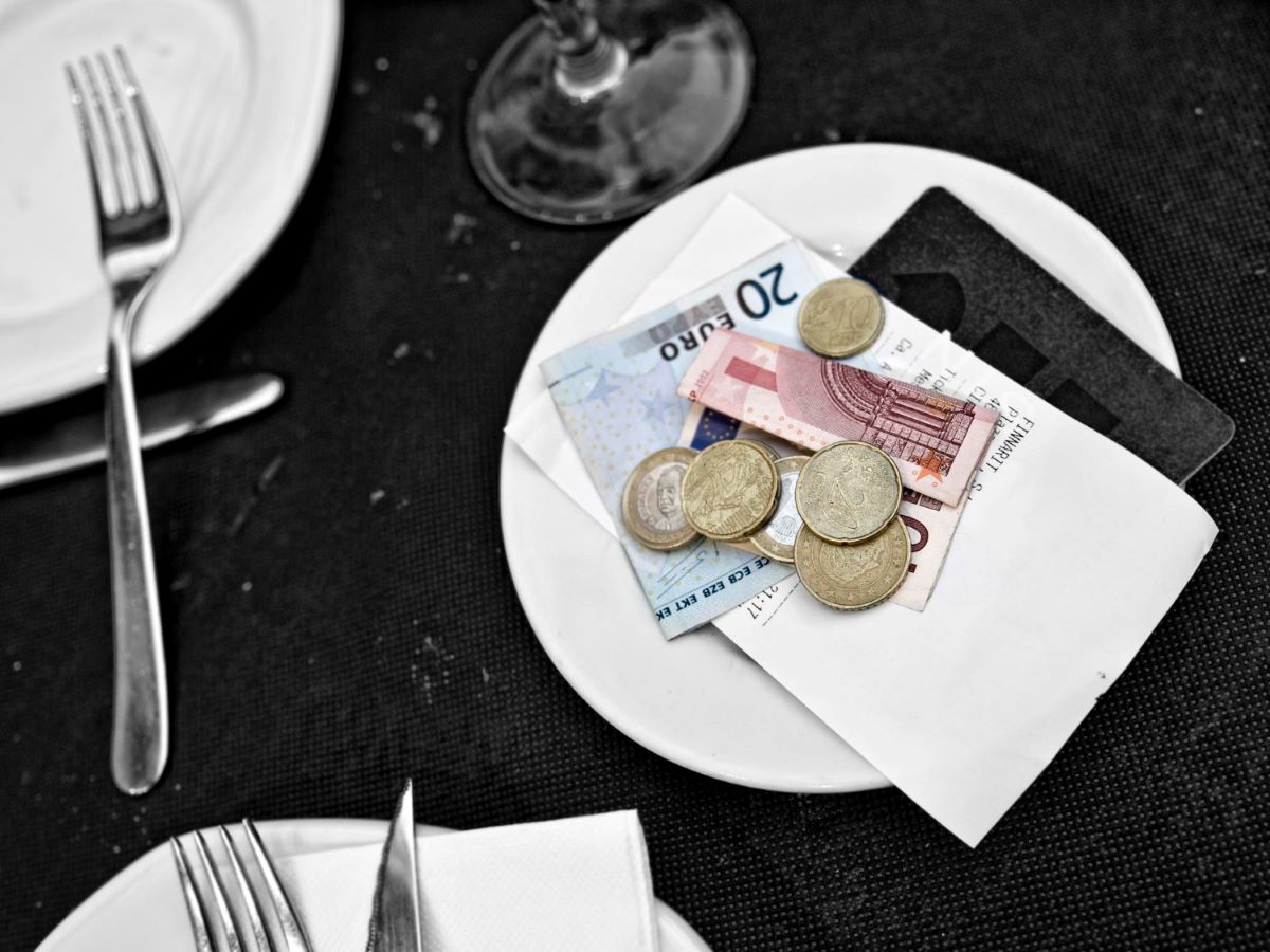 Arbatpinigiai padavėjui