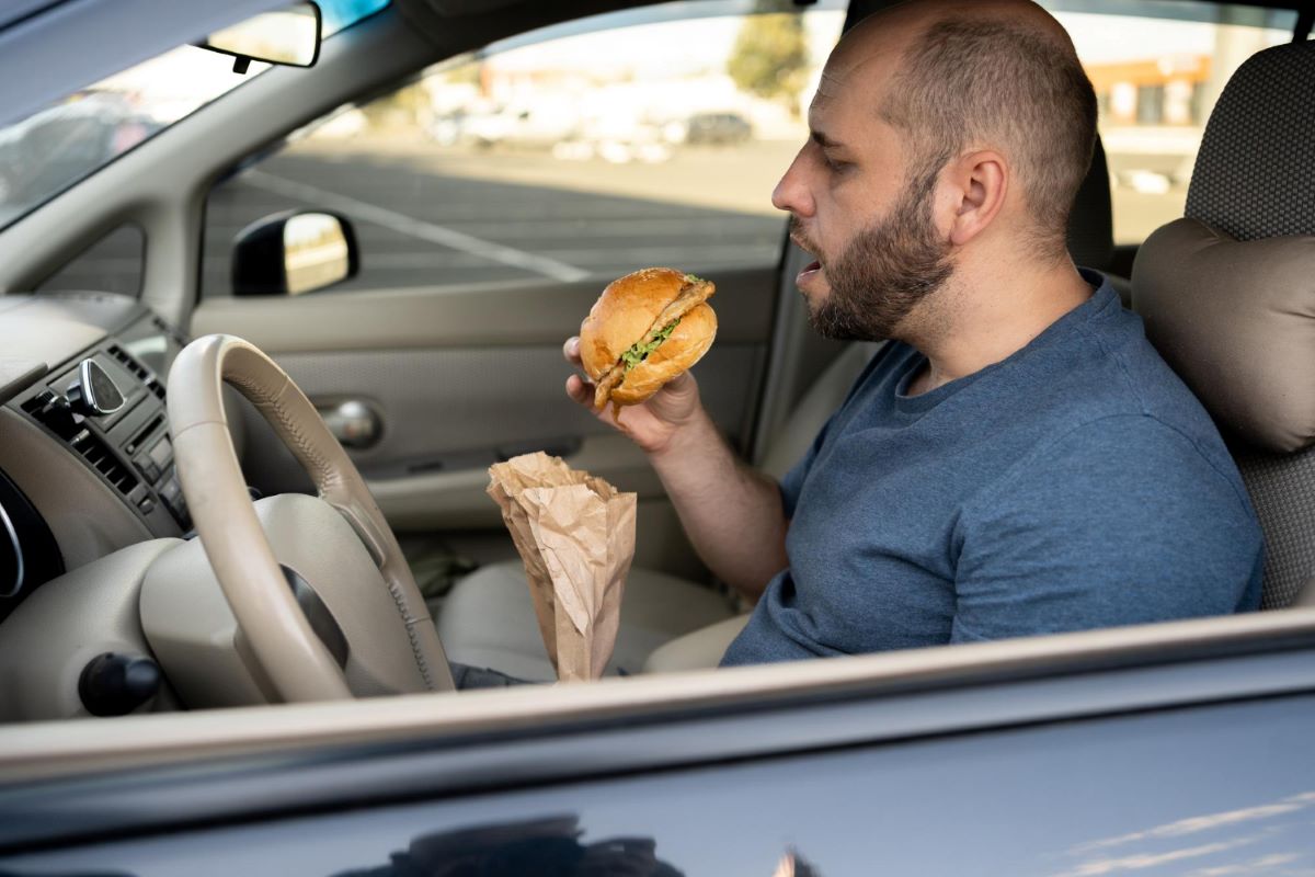 Valgymas automobilyje