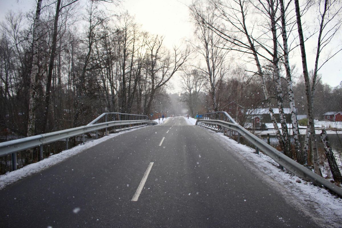 Slidūs keliai pavasarį