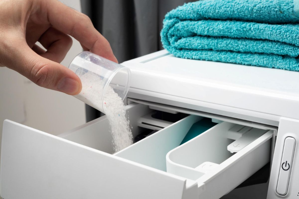 Skalbimo mašinos stalčiaus valymas