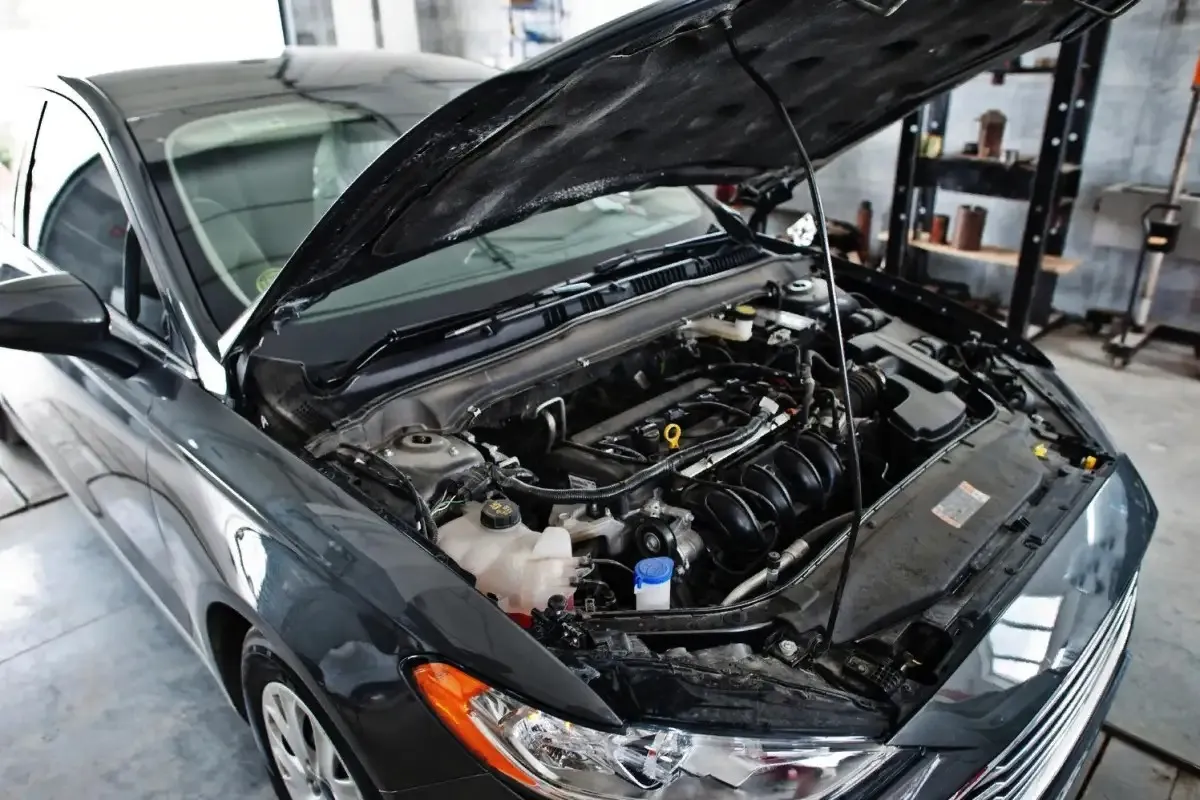 Automobilio variklio garsas