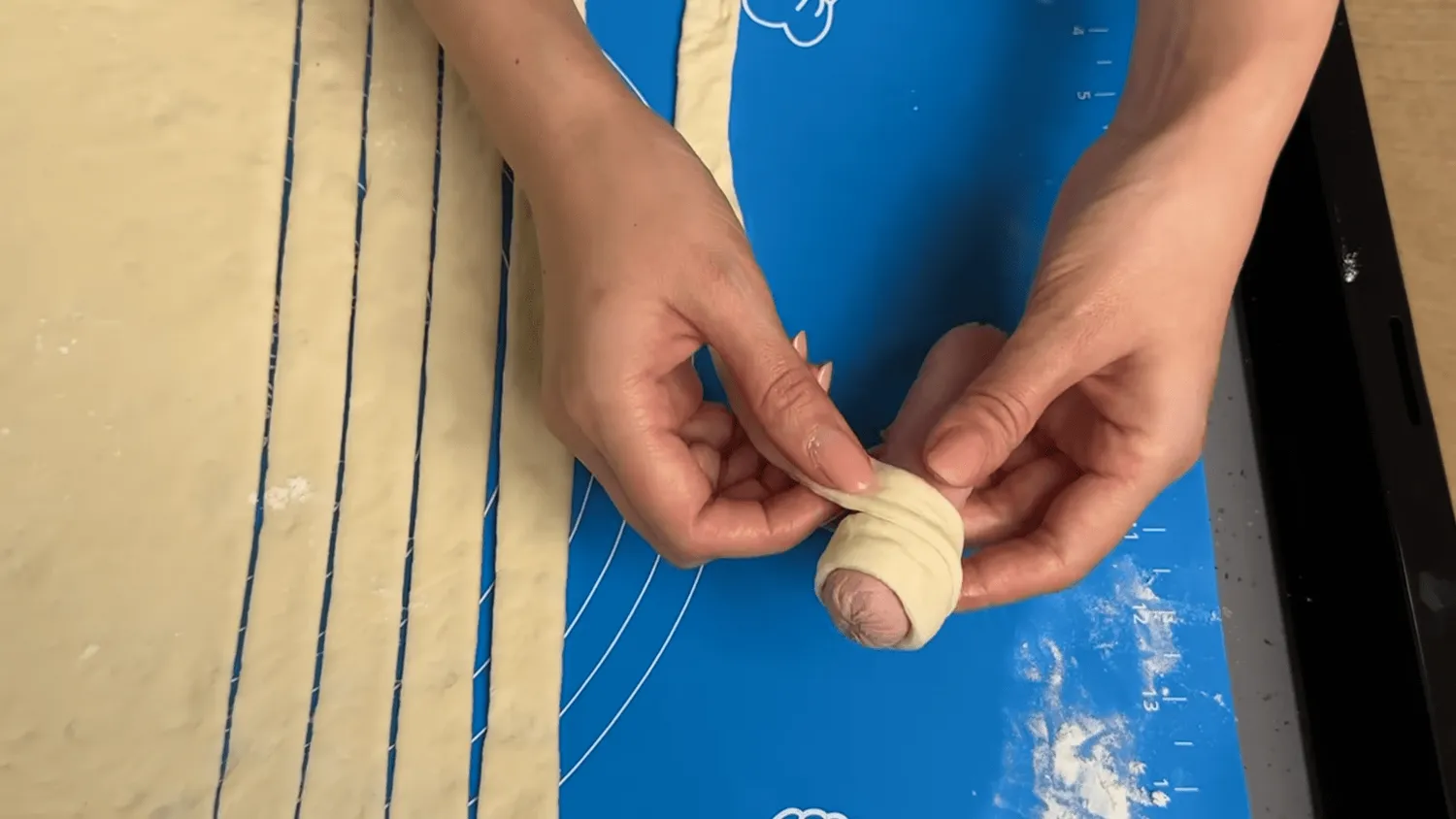 Dešrelės tešloje