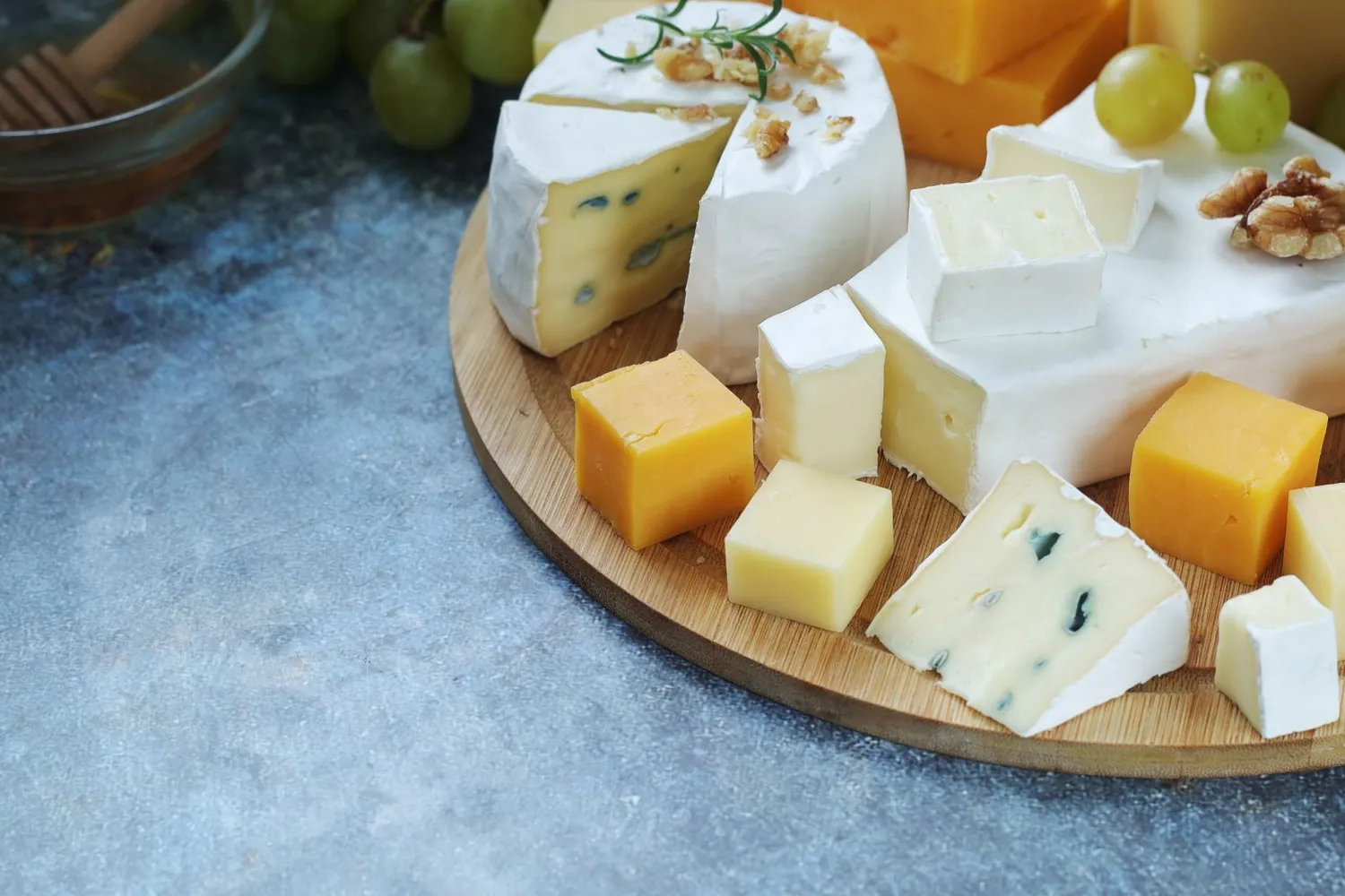 Kaip atskirti tikrą sūrį nuo sūrio gaminio