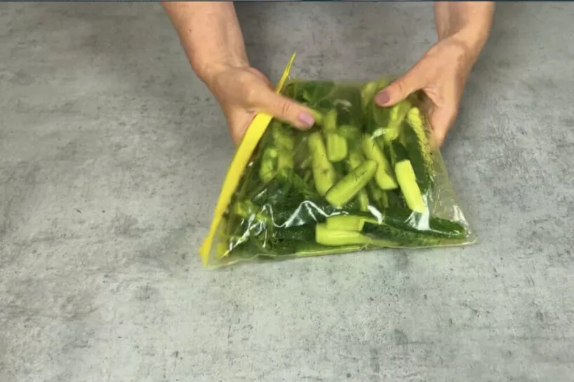 Lengvai marinuoti agurkėliai 2