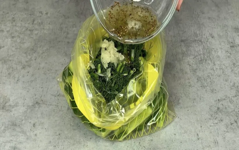 Lengvai marinuoti agurkėliai 3