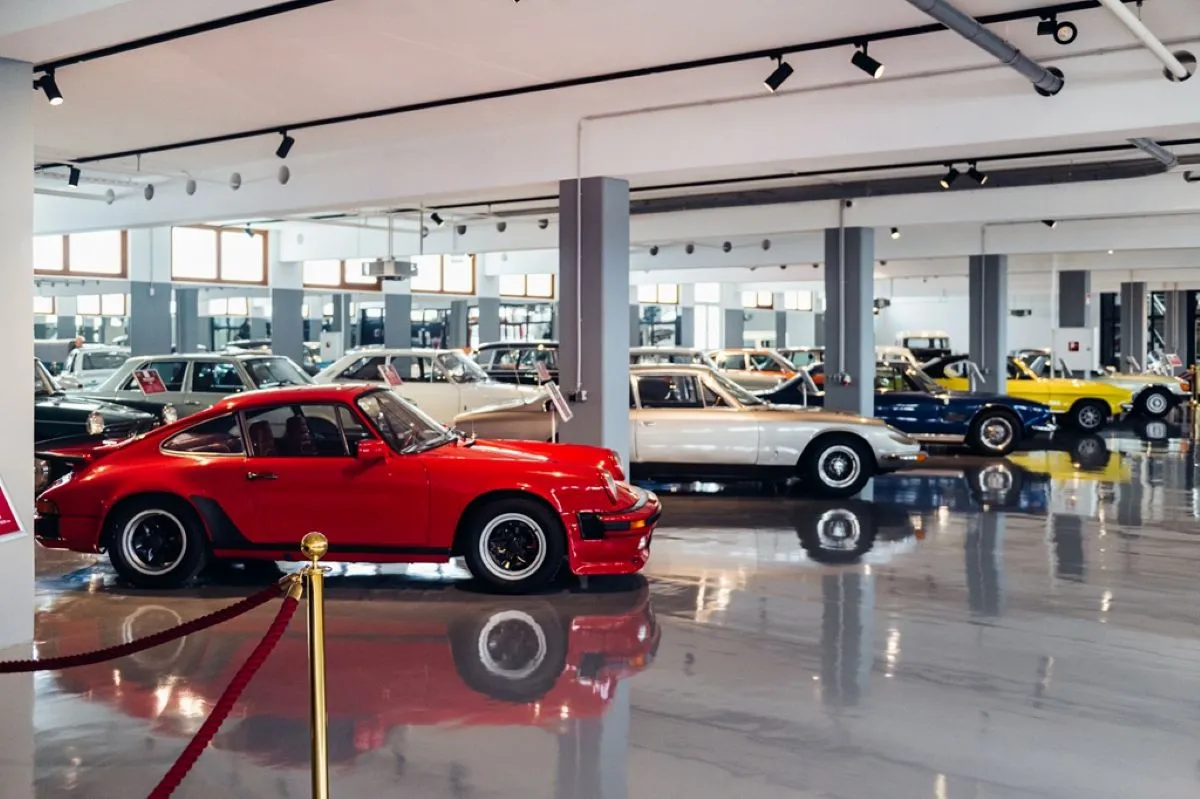 Prabangūs automobiliai