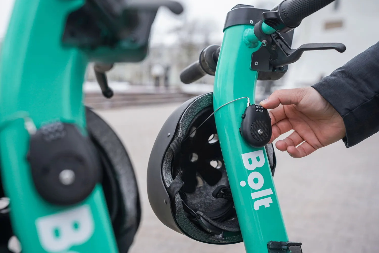 Spynos mechanizmai ant „Bolt“ paspirtukų. „Bolt“ nuotrauka