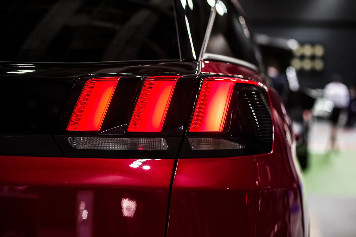 Raudoni galiniai žibintai