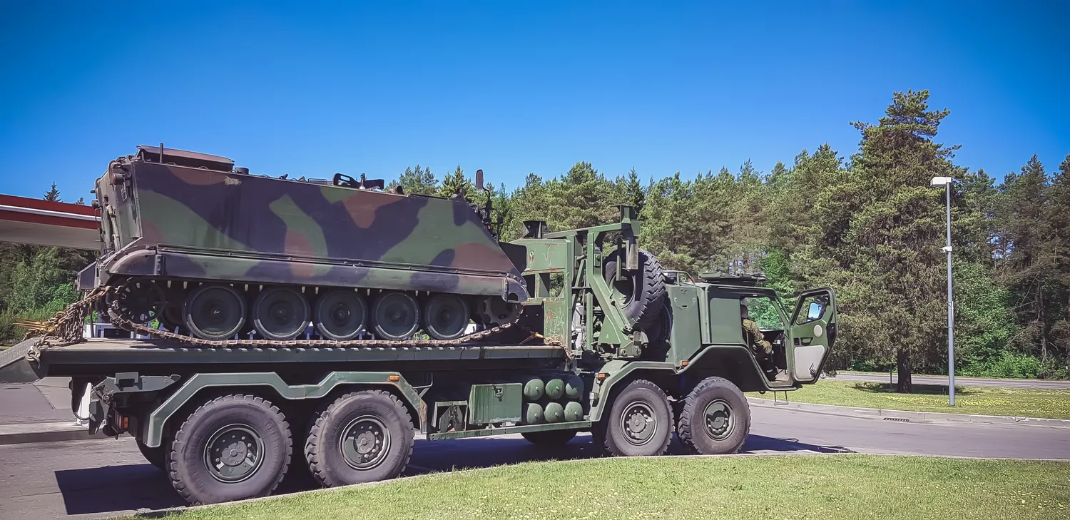 Karinė technika / alexasokol83 / Shutterstock.com