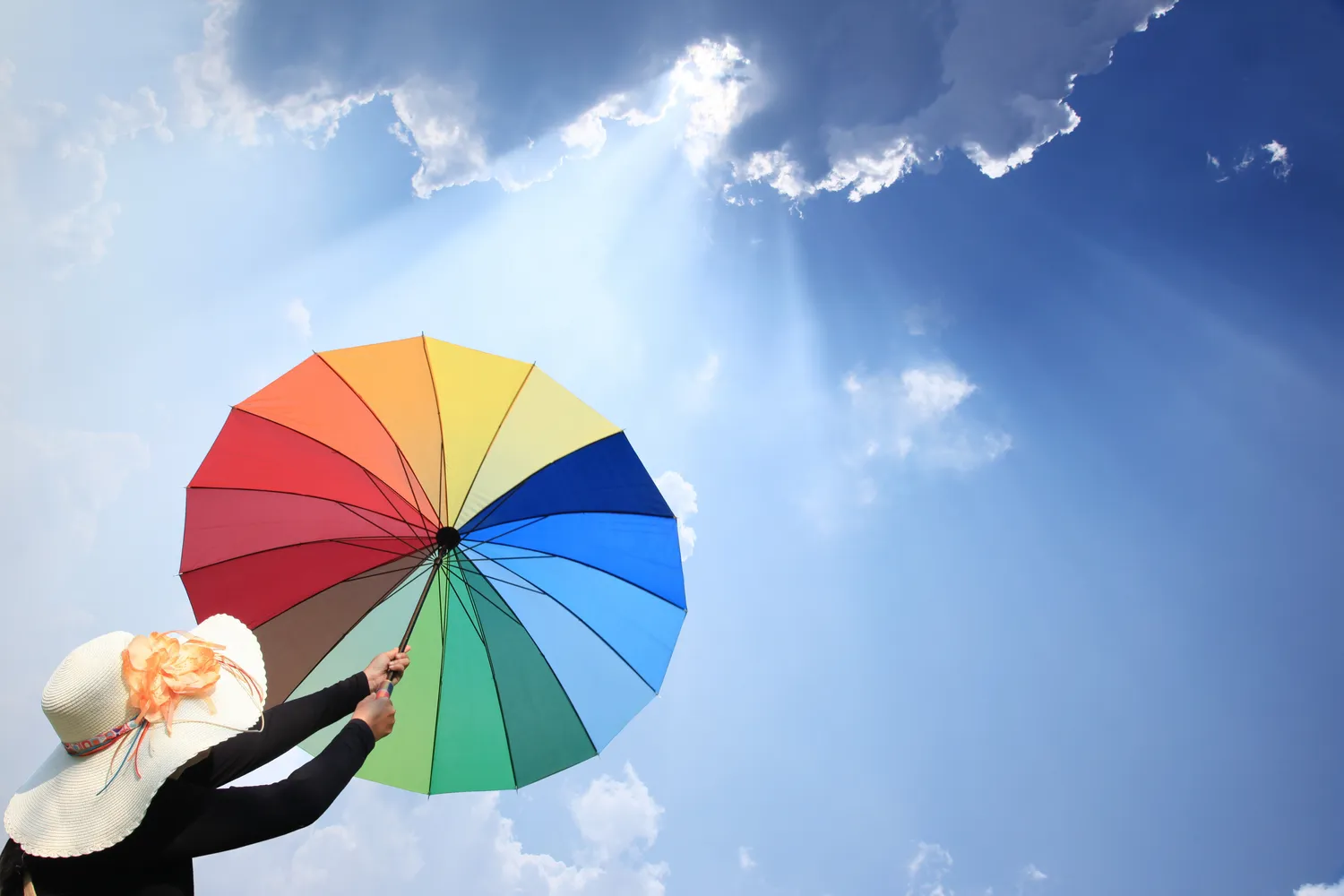 Šviečia Saulė ir griaudi