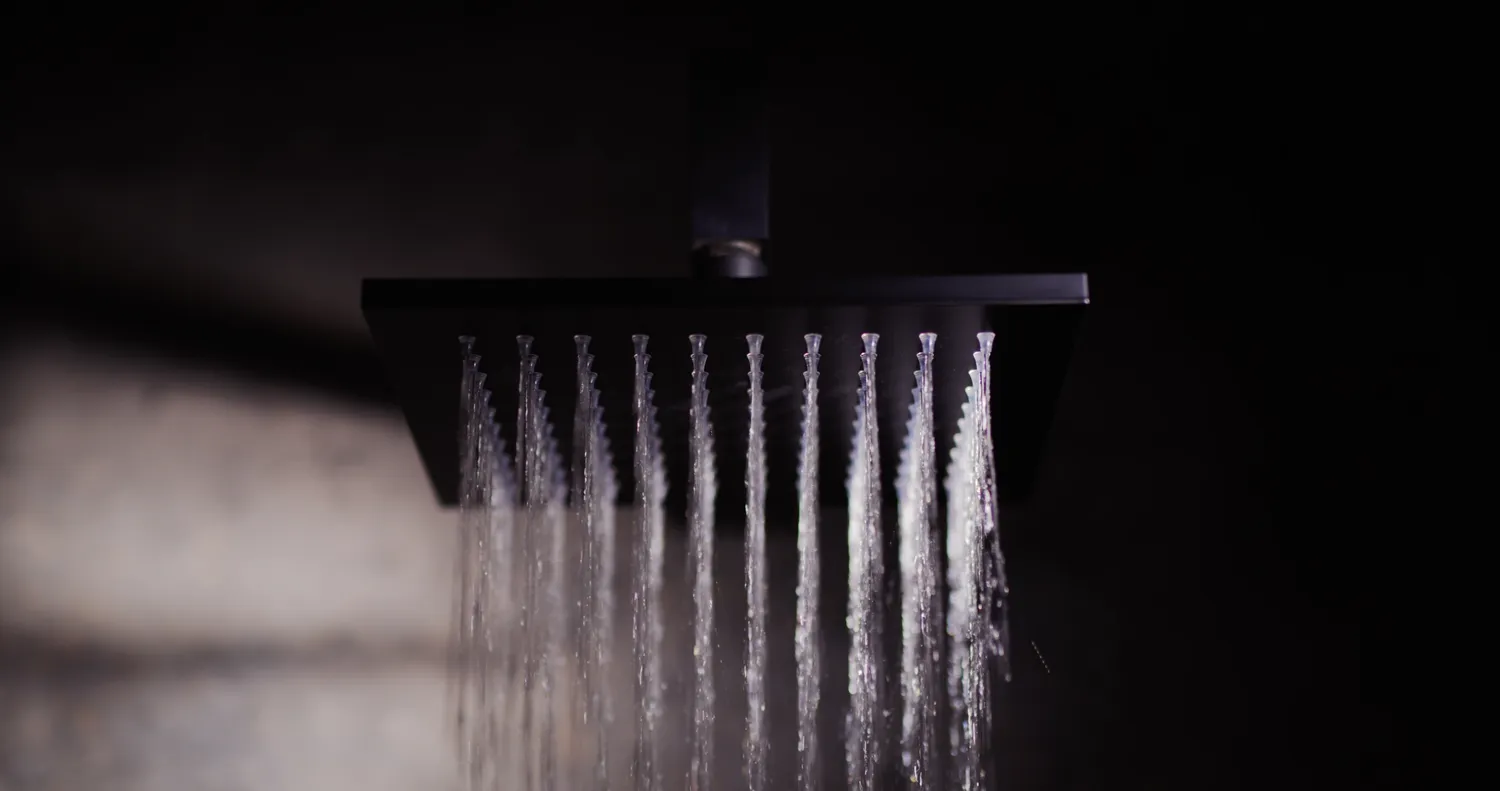 Karštas dušas žiemą - ne geriausias pasirinkimas