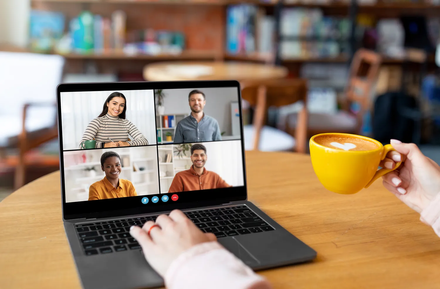 "Naujoviškas biuras" - kavinėje