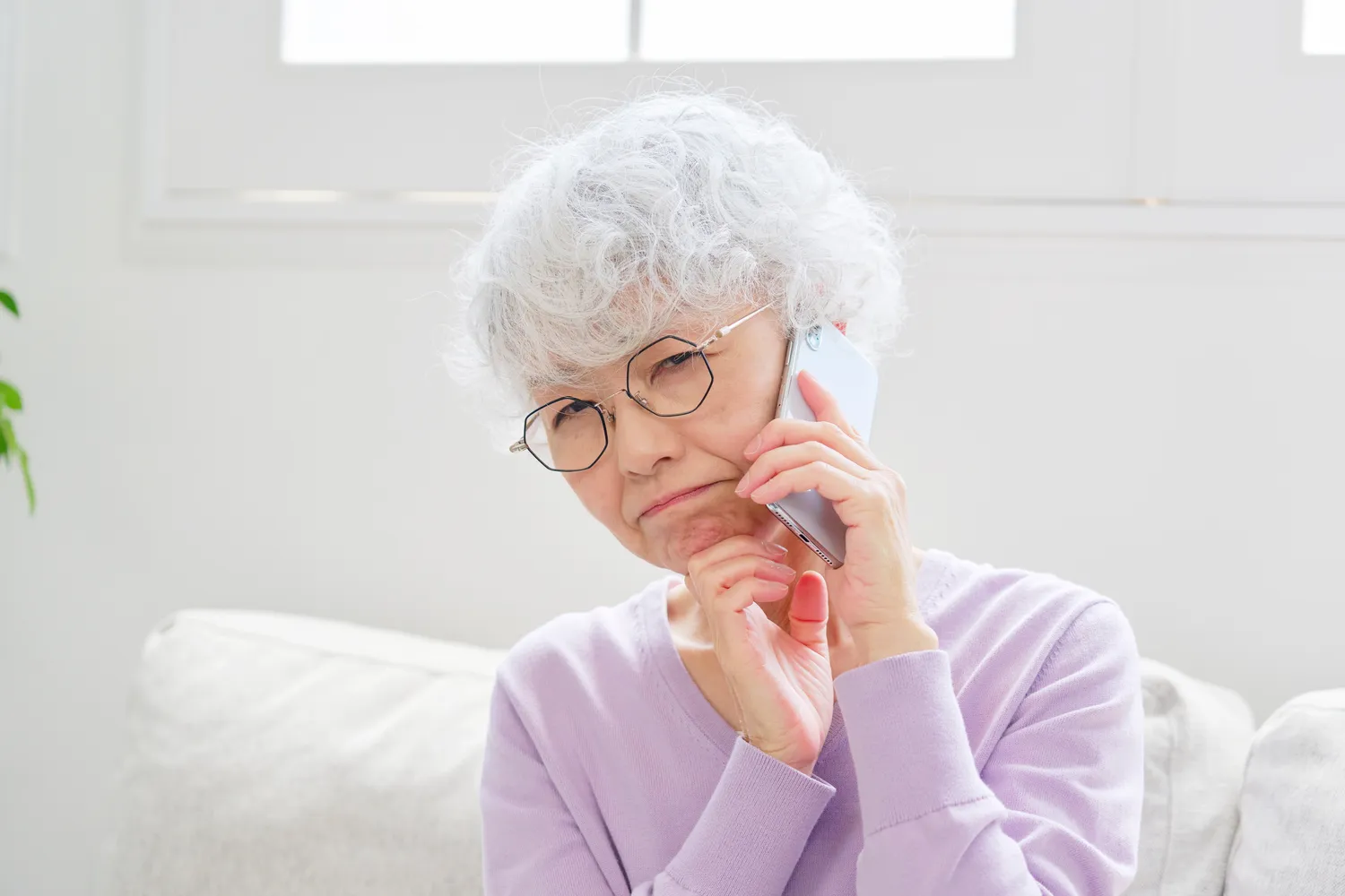 Sukčių skambučiai apsimetant sveikatos specialistais