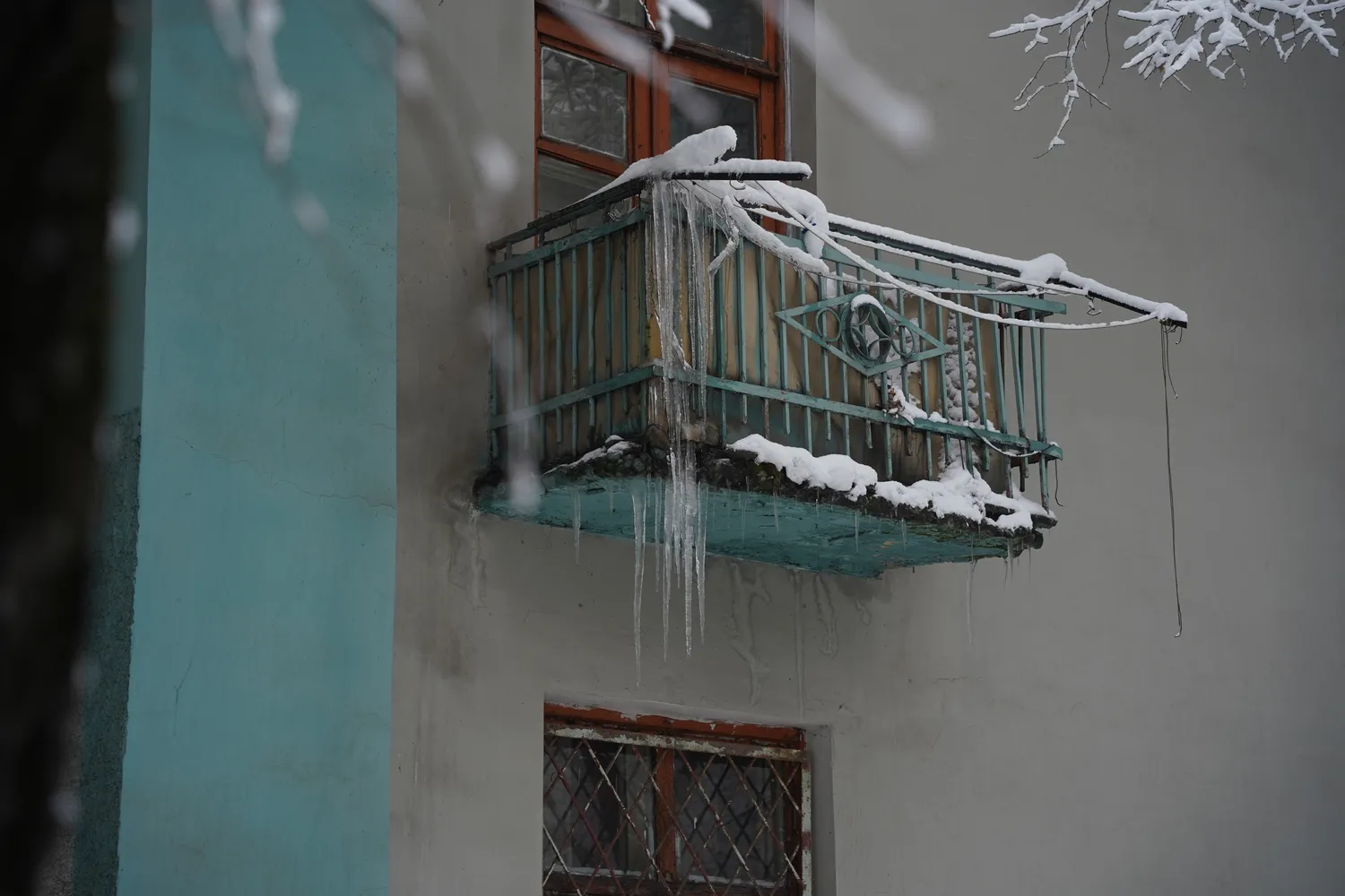 Varveklis ant balkono