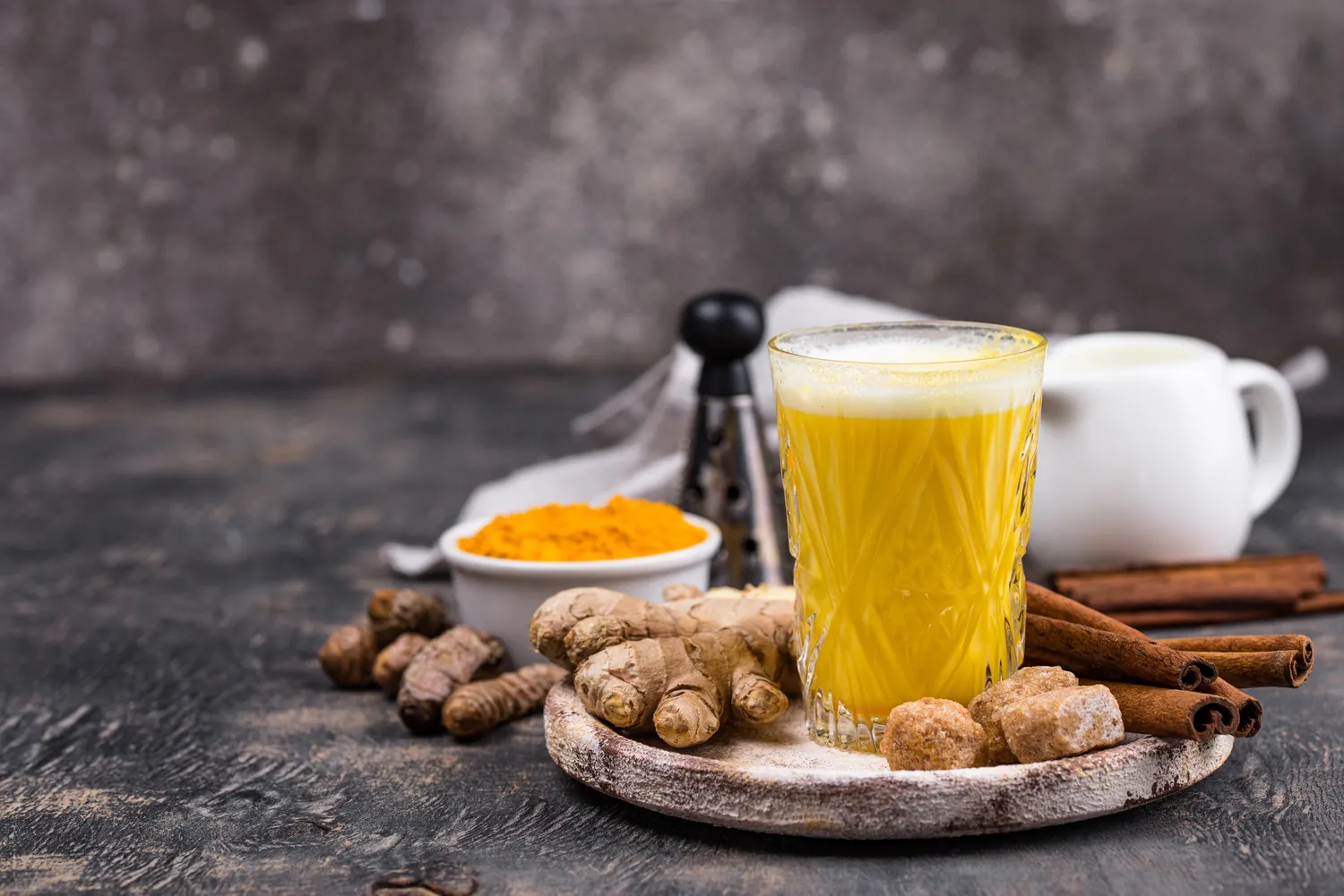 Ciberžolė ir pienas