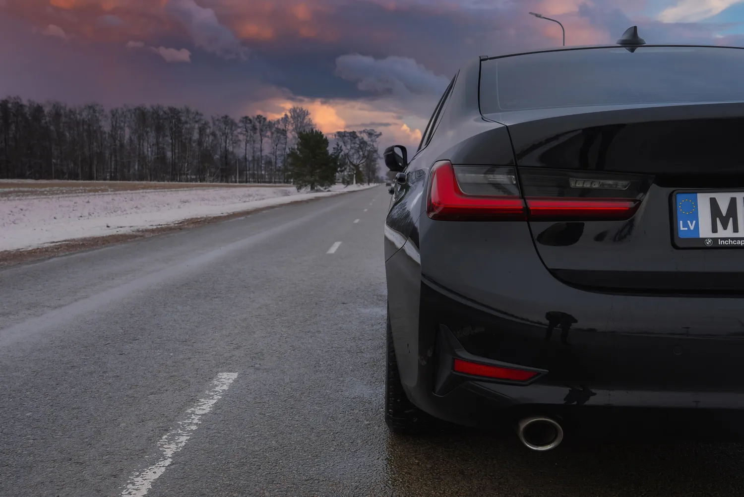 Nuvalyti keliai Latvijoje/ NorthSky Films / Shutterstock.com