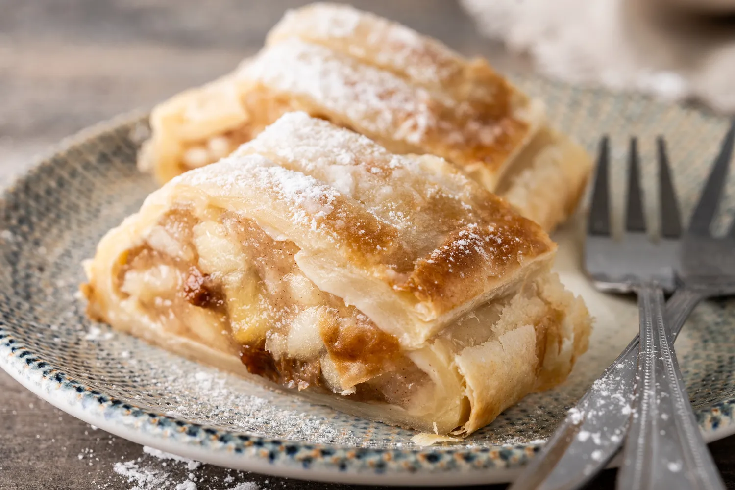 Paprasčiausias obuolių štrudelis