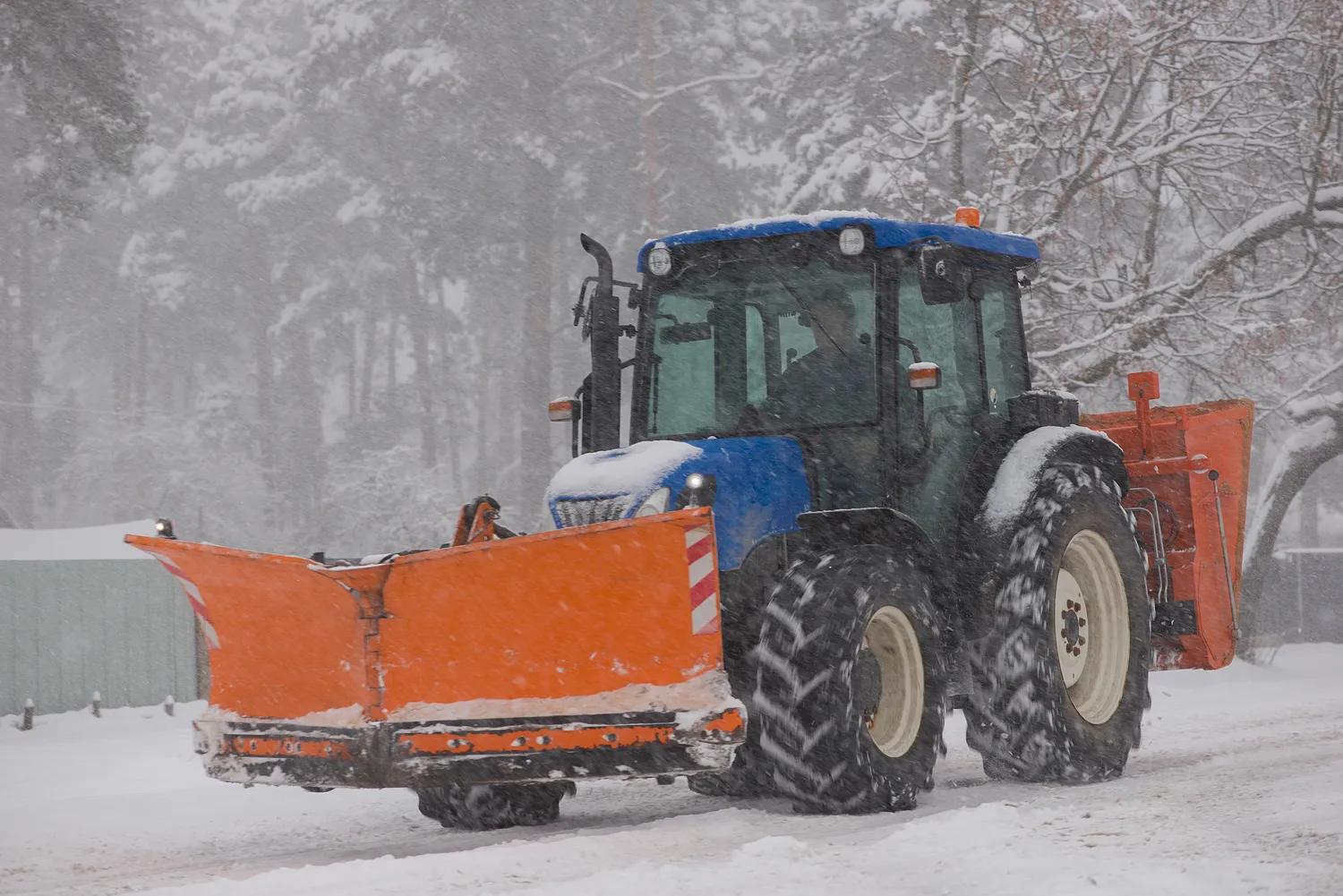 Sunkioji technika valanti sniegą