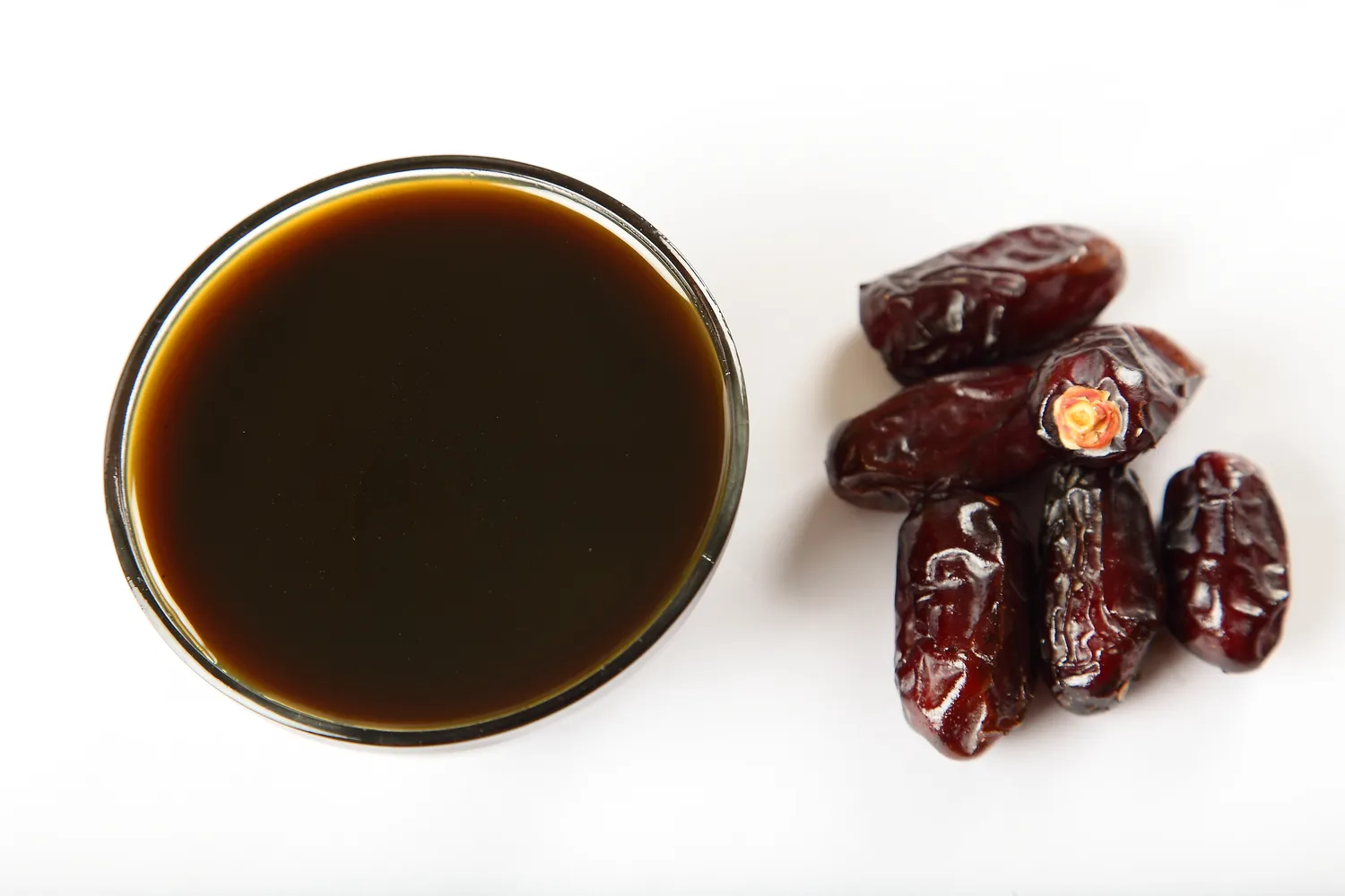 Iš datulių pagamintas sirupas